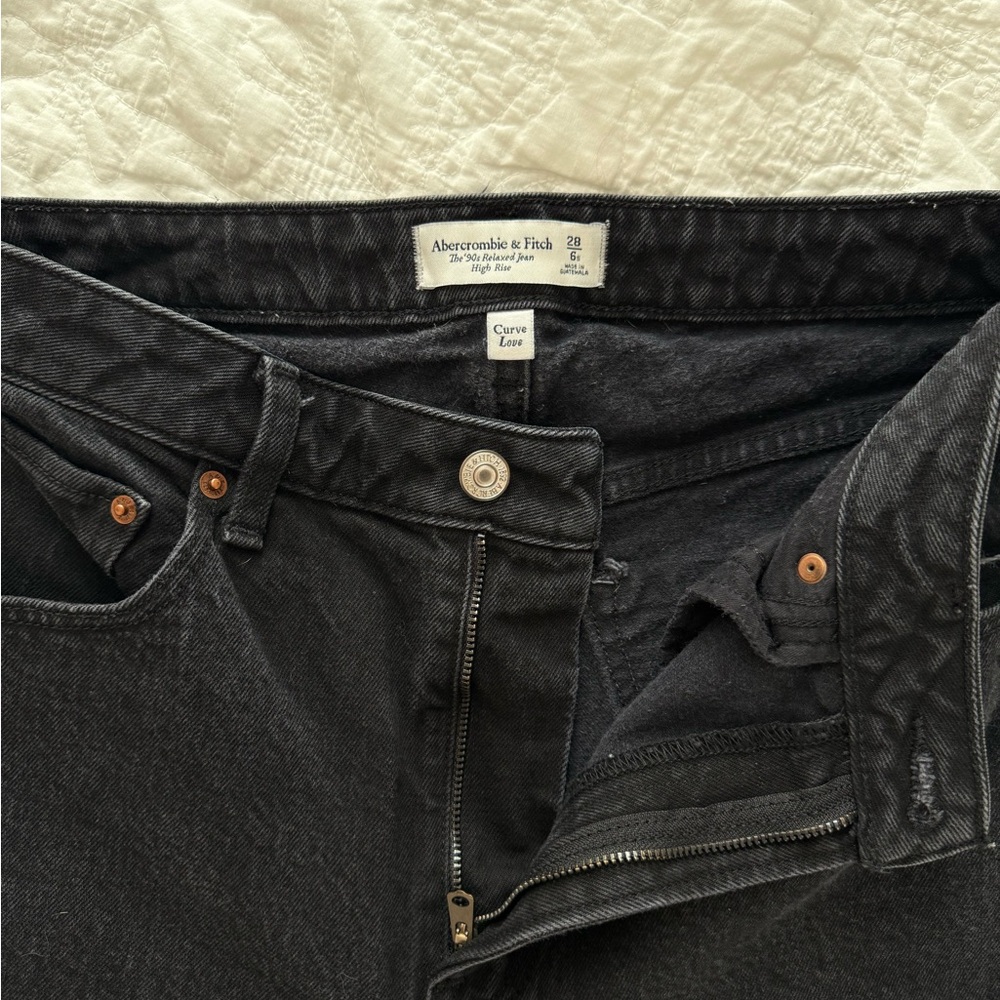 Abercrombie & Fitch 90s Relaxed High Rise Curve Love Jeans
